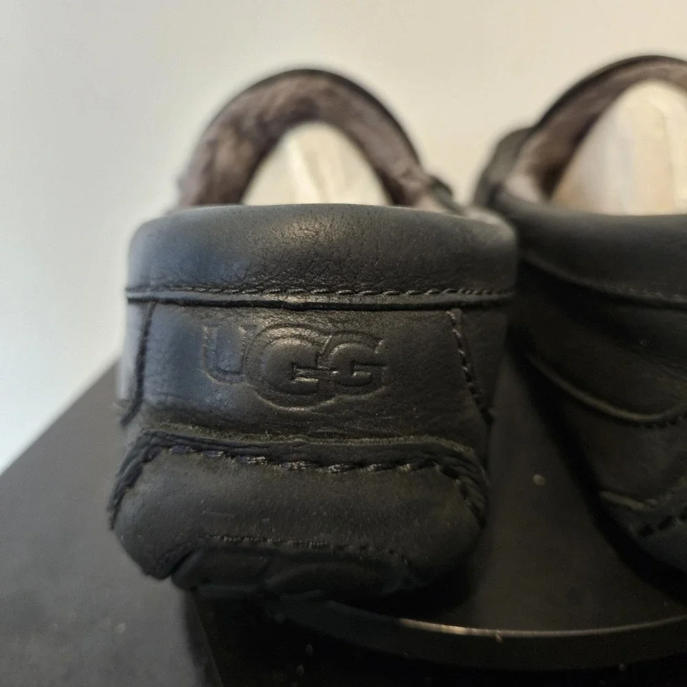 UGG Ascot Black Matte Leather  Shearling Men's Slippers 1103889 Size 10
